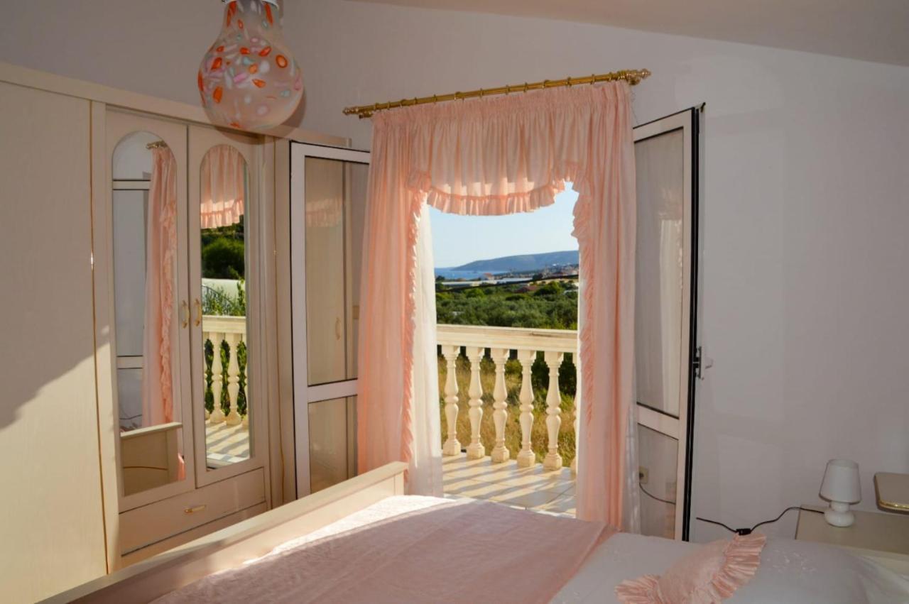Apartment Blanka With A Beautiful View Of Trogir Zewnętrze zdjęcie